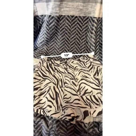 Cynthia Rowley Zebra Print Shorts - Size 6 - Picture 9 of 9